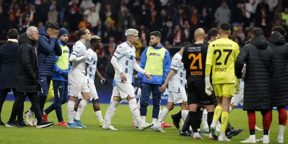 TFF’DEN SAHADAN ÇEKİLEN TAKIMLARA AĞIR YAPTIRIM