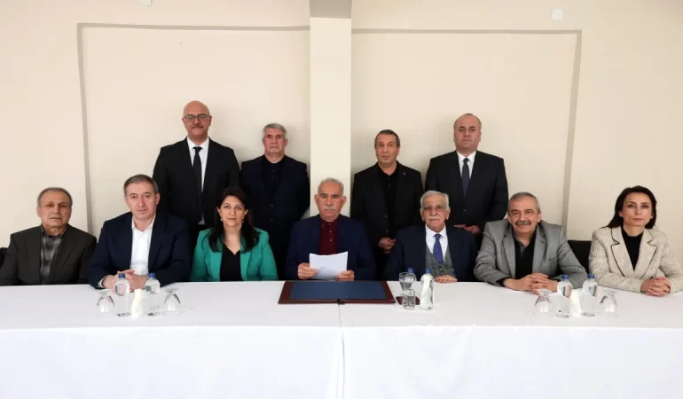 ABDULLAH ÖCALAN’DAN YILLAR SONRA İLK FOTOĞRAF PAYLAŞILDI