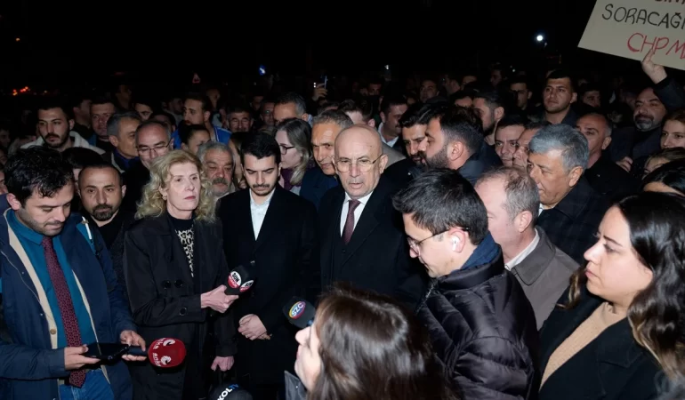 CHP’den YÖK Önünde ‘Diploma’ Protestosu