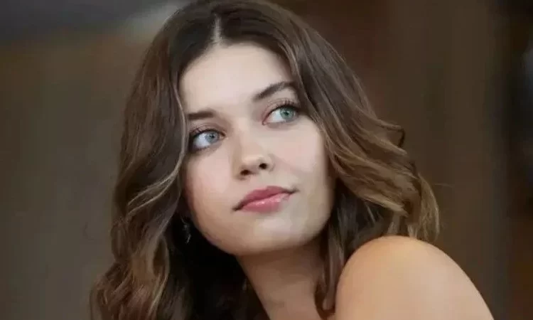 AFRA SARAÇOĞLU YENİ DİZİSİ “PERA” İLE EKRANLARA DÖNÜYOR