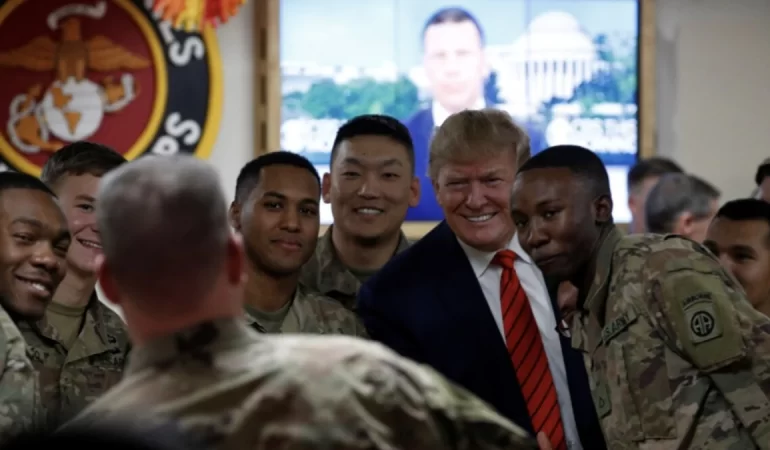 FOTOĞRAF KRİZİ: KOMUTAN GÖREVDEN ALINDI