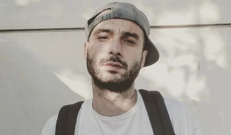 SANSAR SALVO’YA BABASINI DÖVMEKTEN HAPİS İSTEMİ