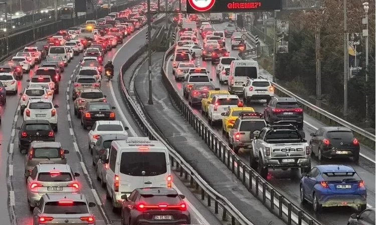 TÜRKİYE’DEN 4 ŞEHİR TRAFİK YOĞUNLUĞUNDA DÜNYA ZİRVESİNDE