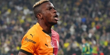 victor-osimhen-imzayi-atti-fenerbahceli-murat-ulker-ile-anlasti_6a996