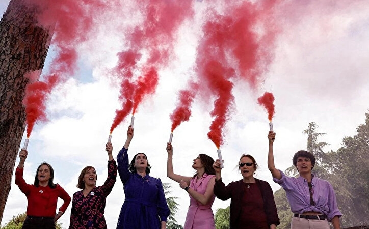 ROMA’DA PEMBE DUMANLI PROTESTO