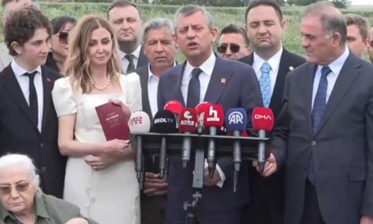 ÖZGÜR ÖZEL, BUĞRA GÖKÇE’NİN NİKAHINA ŞAHİT OLDU!