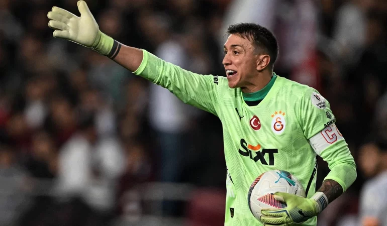 FERNANDO MUSLERA’DAN TARİHİ BAŞARI