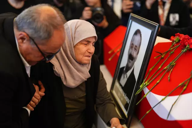 SIRRI SÜREYYA ÖNDER’İN ANNESİNDEN YÜREK BURKAN AĞIT