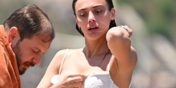 RABİA SOYTÜRK BEYAZ BİKİNİSİYLE SEZONU BODRUM’DA AÇTI