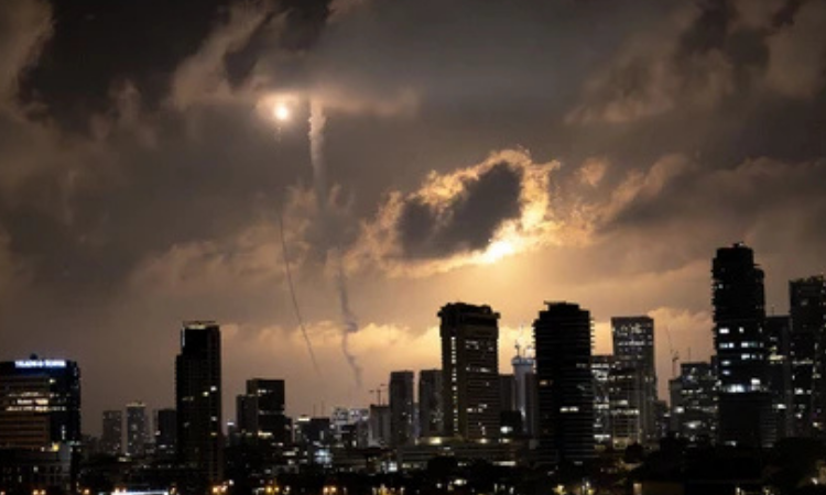İran’ın Füzeleri İsrail’e Bir Gecede 287 Milyon Dolara Mal Oldu