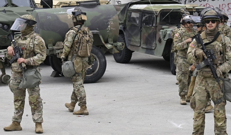 LOS ANGELES’TA TEHLİKE GEÇENE KADAR ORDU GÖREVDE