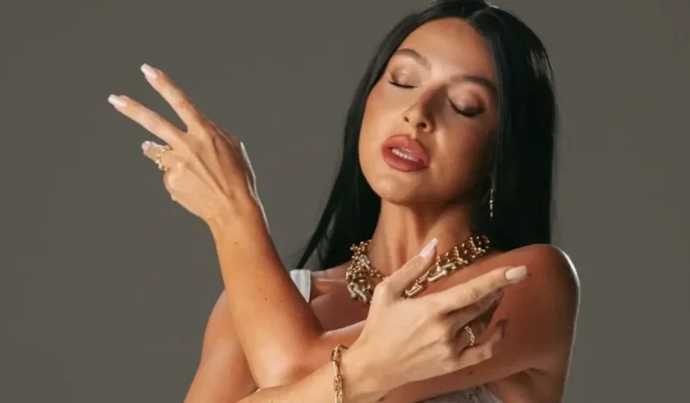 Hadise Kendisine Yöneltilen Eleştirilere Sert Yanıt Verdi