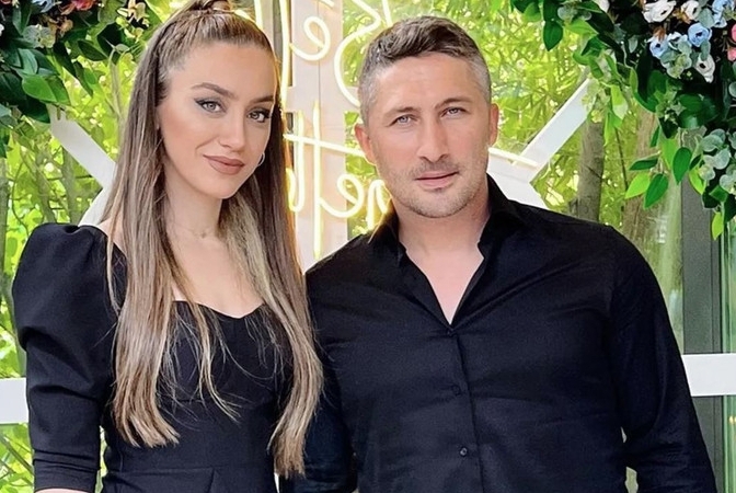 SABRİ SARIOĞLU’NA KÜRTAJ VE EVLİLİK VAADİ SUÇLAMASI