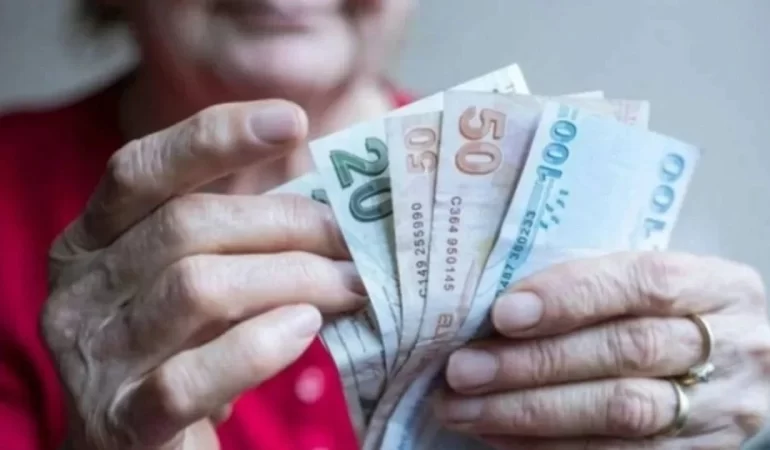 En Düşük Emekli Maaşı 16.881 TL’ye Yükseliyor: Zam Teklifi Komisyondan Geçti