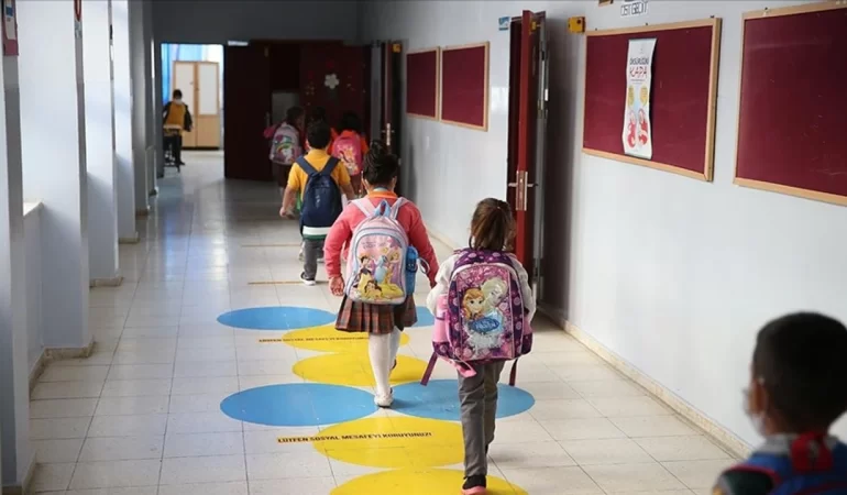 Yeni Eğitim Yılında Forma Zorunluluğu Geri Geldi