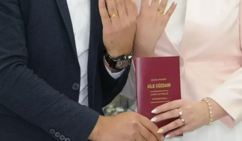 AYM KARARI: BOŞANAN KADINLAR 300 GÜN BEKLEMEYE DEVAM