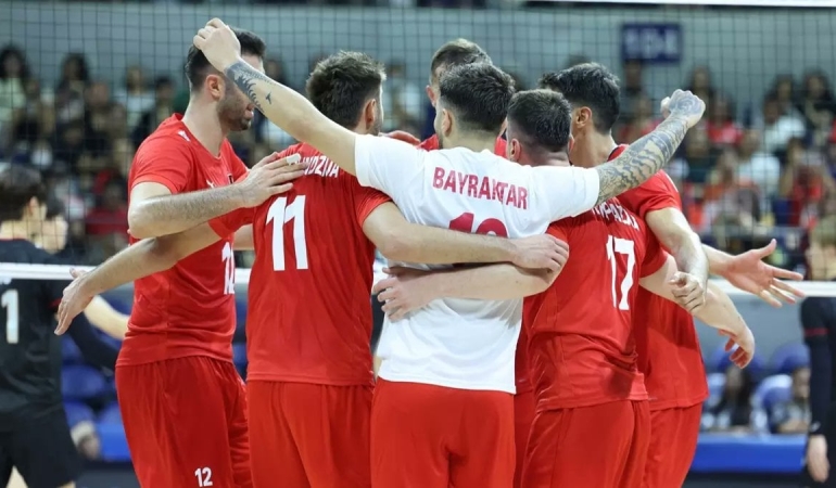 VOLEYBOL TARİHİNİN EN ÖNEMLİ MAÇLARINDAN BİRİNE ÇIKIYORUZ: FİLENİN EFELERİ YARI FİNAL İÇİN SAHADA