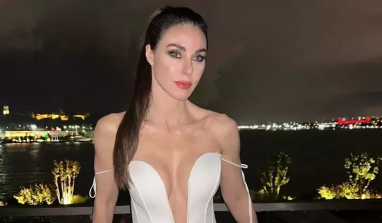 Defne Samyeli’nin Yazı Bitmedi: Yeni Bikinili Kareleriyle Dikkat Çekti