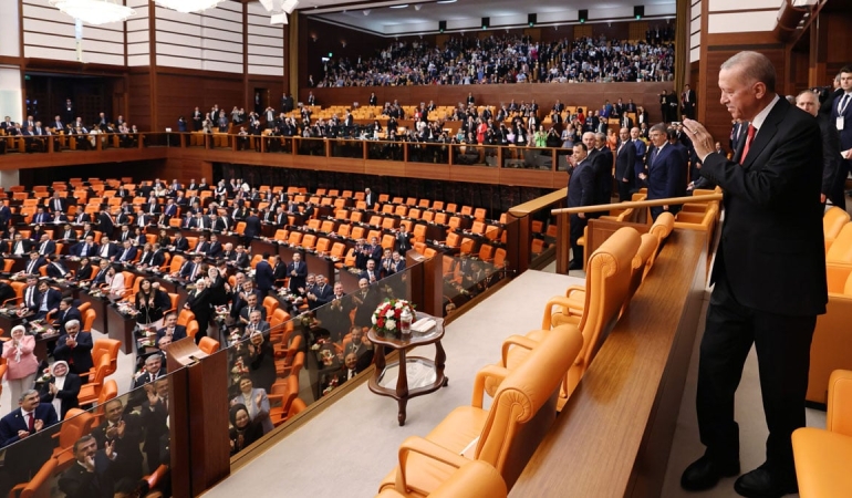 YENİ YASA DÖNEMİ BAŞLIYOR: ERDOĞAN MECLİS’TEN SESLENECEK