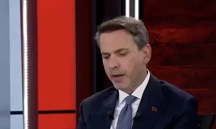 ALPARSLAN BAYRAKTAR’DAN NET AÇIKLAMA: ELEKTRİK VE DOĞALGAZA ZAM DÜŞÜNMÜYORUZ