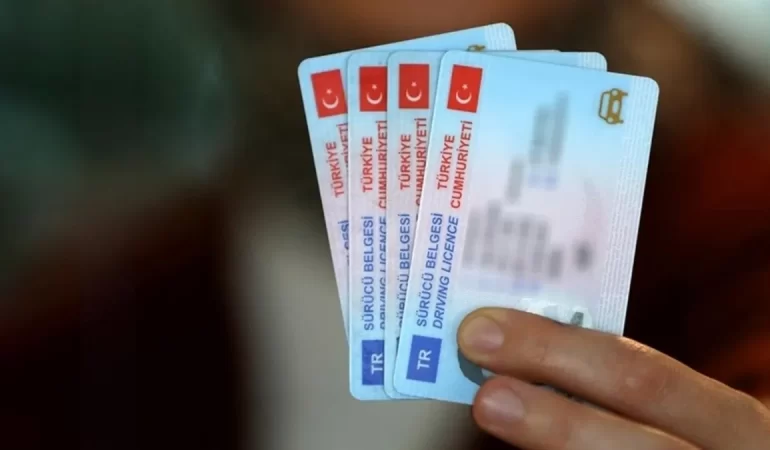 ESKİ TİP EHLİYETLER İÇİN SON TARİH 31 EKİM: YENİLEME ÜCRETİ KATLANARAK ARTIYOR