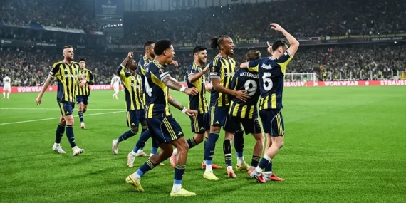 Avrupa Ligi’nde Kritik Mücadele: Fenerbahçe 11’i & Stuttgart 11’i Açıklandı