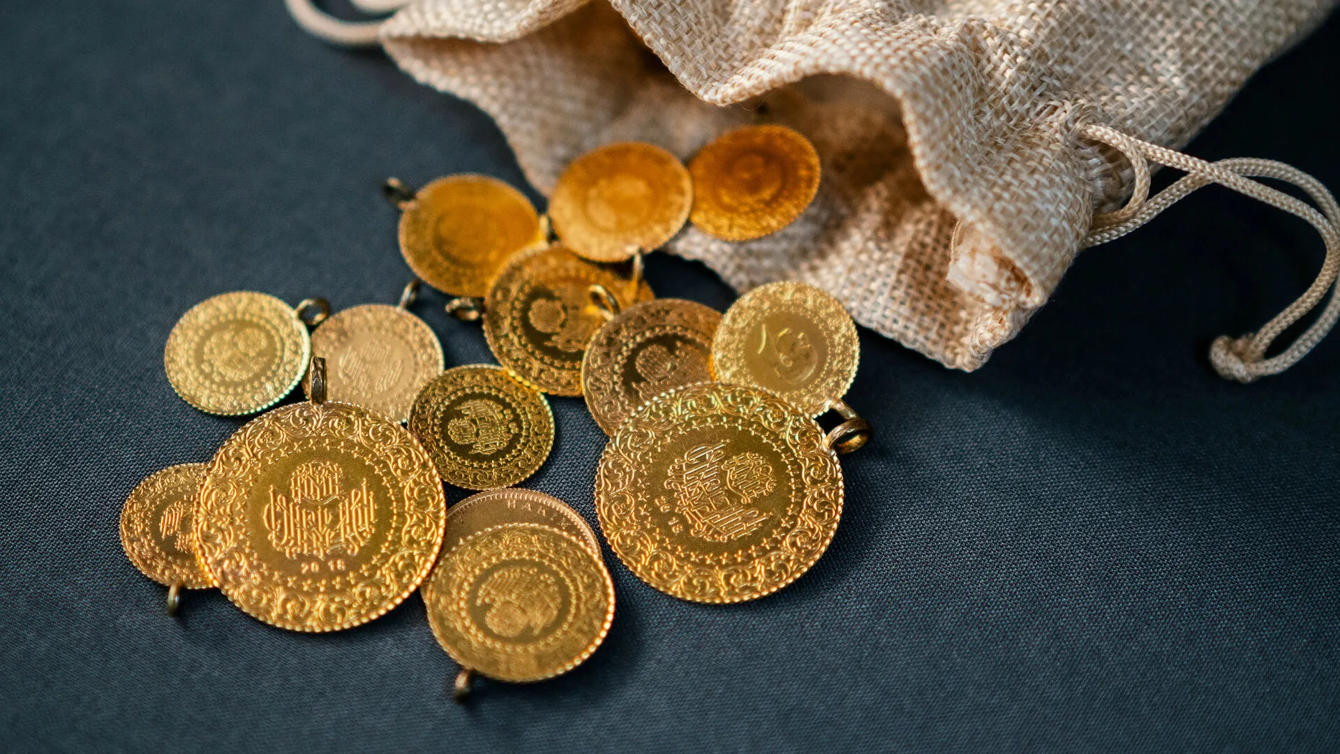 Kapalicarsida-Fiyatlar-Uctu-Gram-Altin-5-Bin-500u-Ceyrek-Altin-9-Bini-Asti