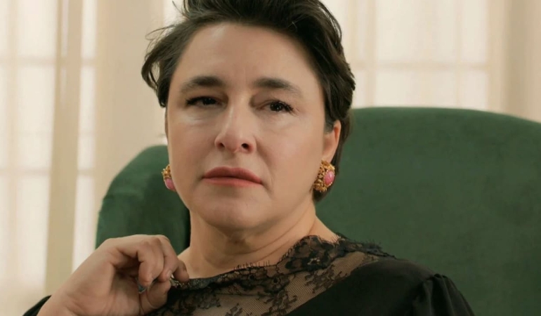 ESRA DERMANCIOĞLU’NDAN SÜRPRİZ KARAR: FRANSA’YA TAŞINDI