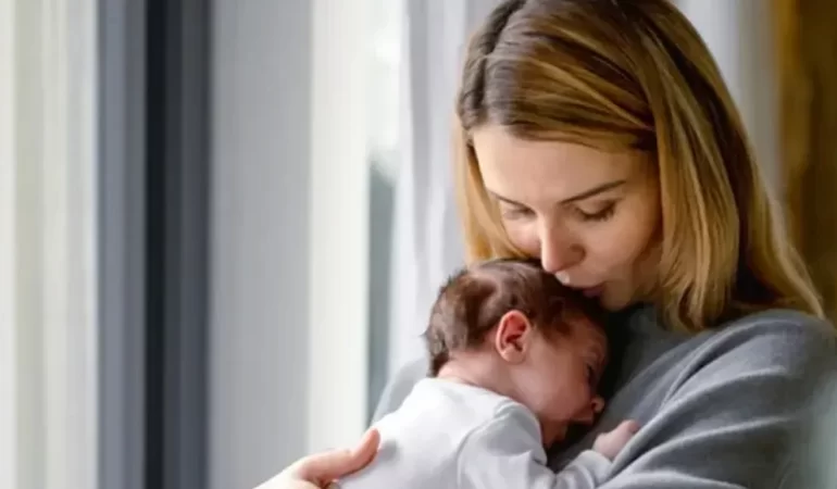 ANNE VE BABAYA DOĞUM İZNİ MÜJDESİ: YENİ DÜZENLEME YOLDA