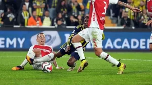 fenerbahcenin-fatih-karagumruke-karsi-kazandigi-penaltida-karar-dogru-mu-bein-trio-ekibi-son-noktayi-koydu-ypk9