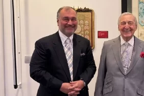 rahmi-koc-bile-murat-ulkere-ne-iyi-yaptin-isleri-yurt-disina-tasimissin-demis-txzf