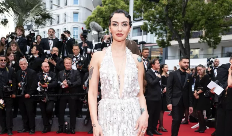 BİRCE AKALAY’DAN DUYGUSAL AİLE PAYLAŞIMI: “AŞK KARELERİNE KISA BİR MOLA”