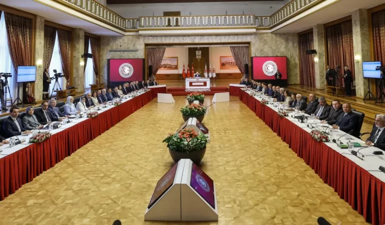 TBMM Komisyonu İmralı Sürecini Görüşmek İçin Toplanıyor: Gözler Kararda