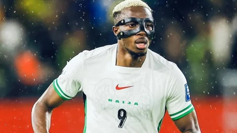 Victor Osimhen Gözyaşlarıyla Sahadan Ayrıldı! Sakatlık Şüphesi Kriz Yarattı