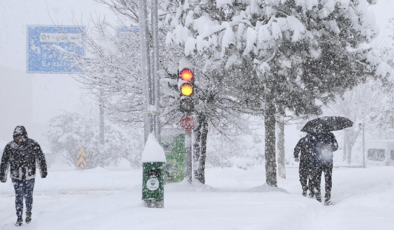Kış Kapıda: 39 İlde Kar Alarmı Verildi, Beyaz Örtü Yaklaşıyor!