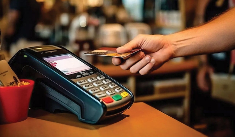 Kredi Kartinda Komisyon Krizi: Tuketiciler Magduriyetin Son Bulmasini Istiyor