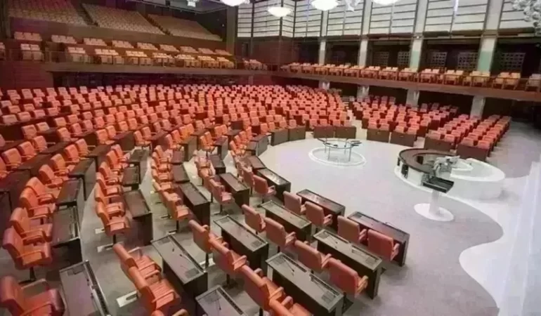 MECLİS’TEN 55 BİN MAHKÛMU KAPSIYOR: YENİ İNFAZ PAKETİYLE TOPLU TAHLİYE YOLU