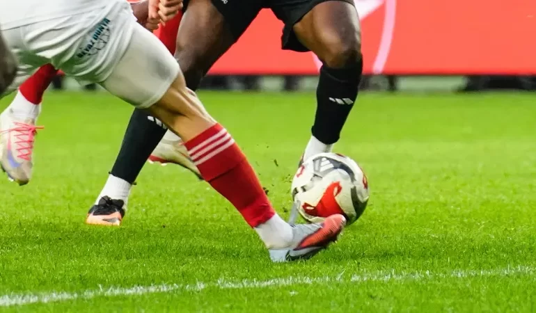 FUTBOLDA BAHİS OPERASYONUNDA GÖZALTI: 46 ŞÜPHELİ ARASINDA ÜNLÜ İSİMLER DE VAR