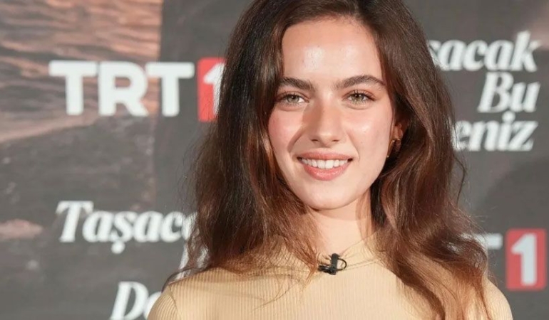 MAKYAJSIZ FOTOĞRAF OLAY OLDU: “TAŞACAK BU DENİZ”İN YILDIZI SOSYAL MEDYADA BİR FENOMEN HALİNE GELDİ